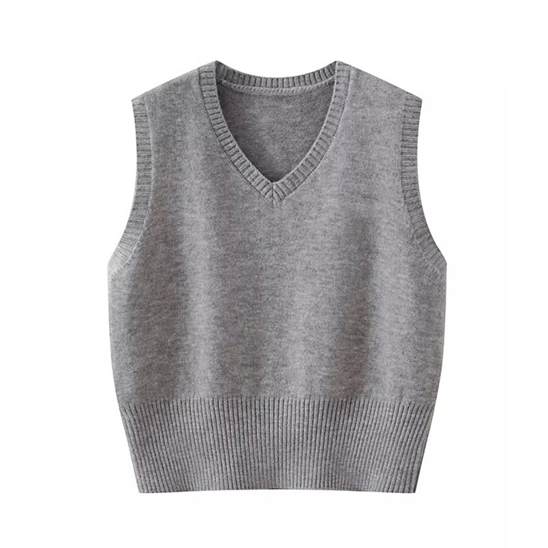 灰色V領針織毛衣馬甲，外搭疊穿無袖短款背心