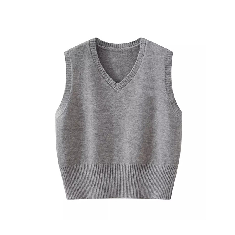 灰色V領針織毛衣馬甲，外搭疊穿無袖短款背心